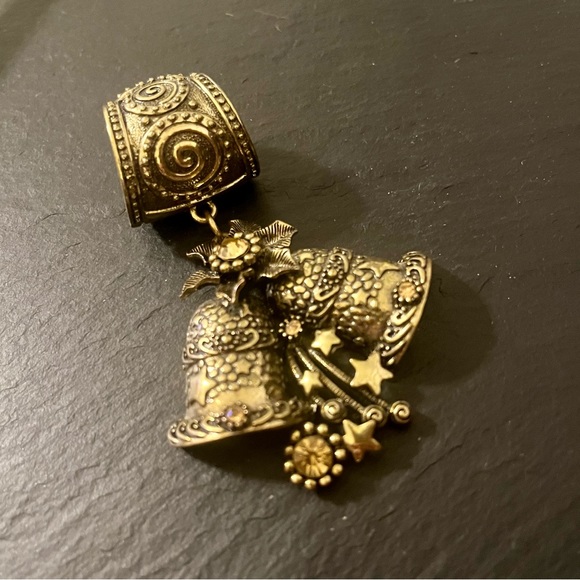 Vintage GB Antiqued Gold-tone Rhinestone Pendant Swirling Modern Scarf Ring Clip - Picture 15 of 15